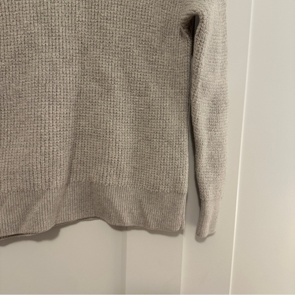 Wilfred Free Beige Waffle Knit Crew Neck Sweater Size XXS Women’s 100% Wool - Picture 3 of 12